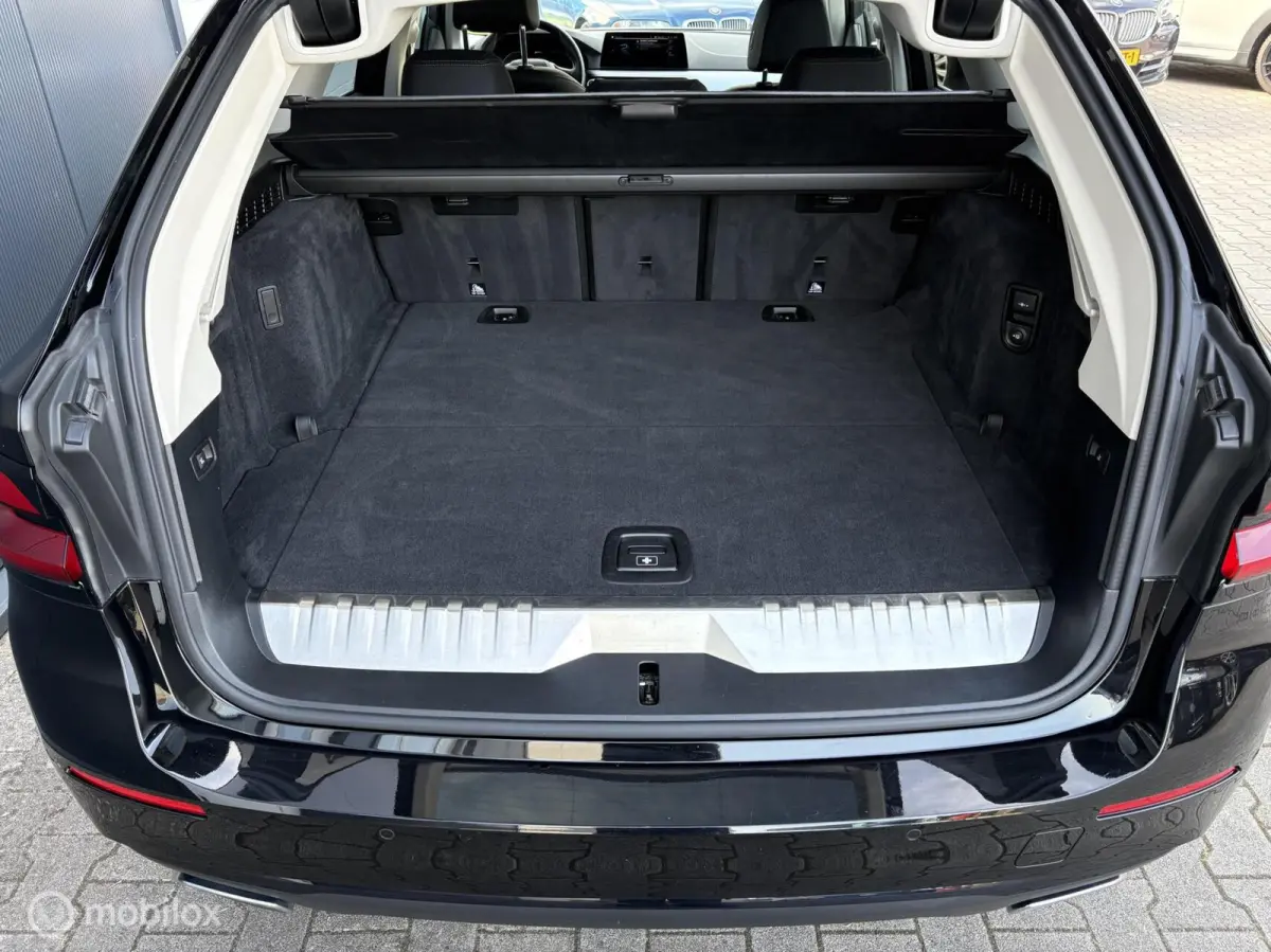 530e High Executive HUD / LED / Trekhaak