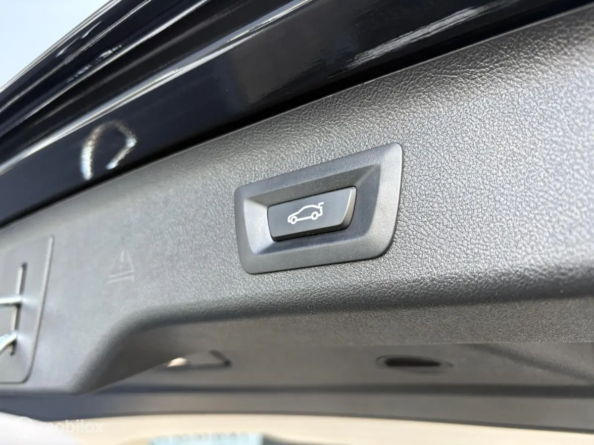 530e High Executive HUD / LED / Trekhaak