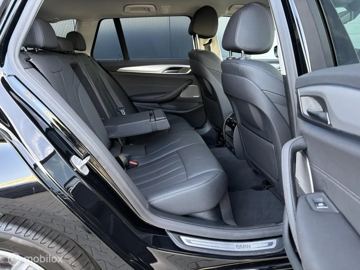 530e High Executive HUD / LED / Trekhaak
