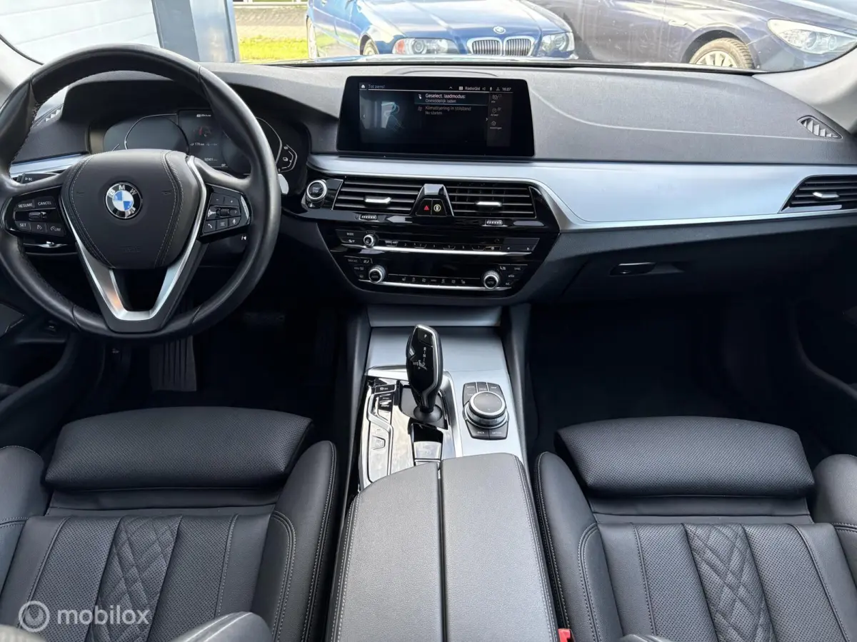 530e High Executive HUD / LED / Trekhaak