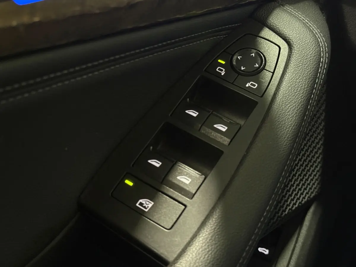 218i AUT 2023 Navi Leder Trekhaak LED Camera Cruise