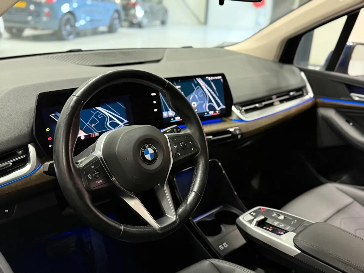 218i AUT 2023 Navi Leder Trekhaak LED Camera Cruise