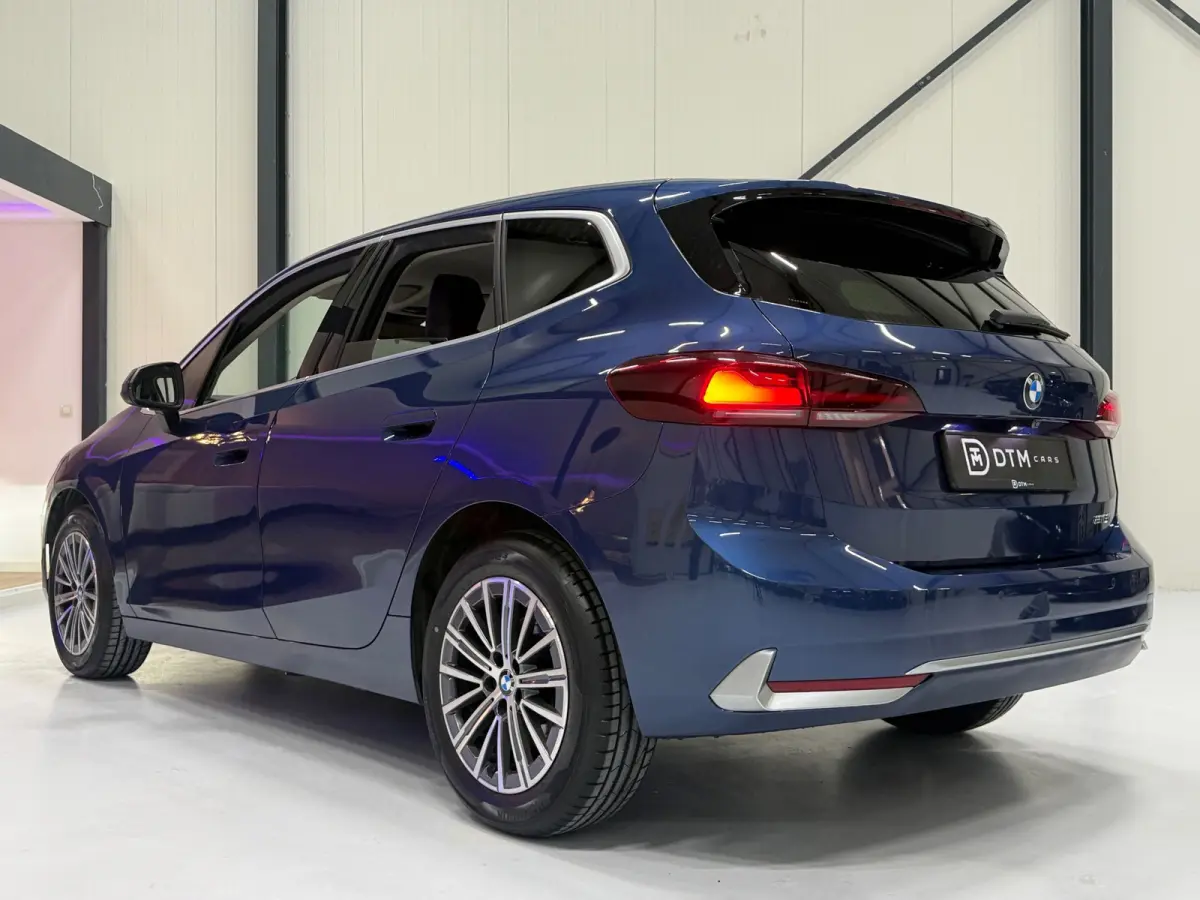 218i AUT 2023 Navi Leder Trekhaak LED Camera Cruise