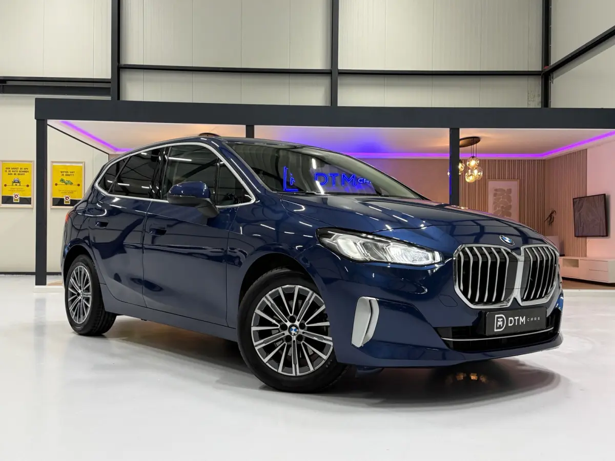218i AUT 2023 Navi Leder Trekhaak LED Camera Cruise