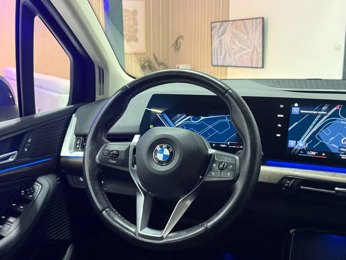 218i AUT 2023 Navi Leder Trekhaak LED Camera Cruise
