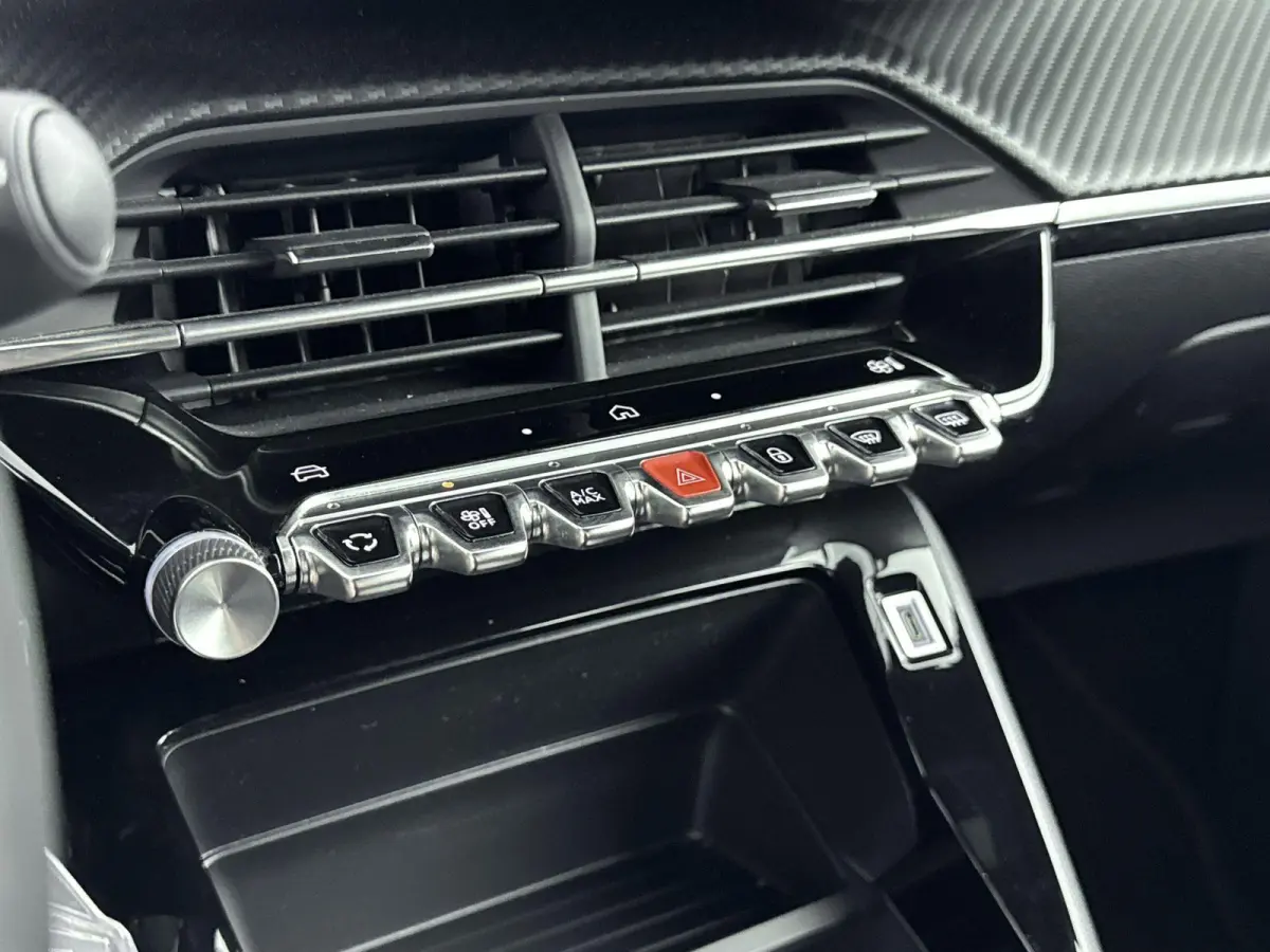 EV Active 50 kWh | ACCU 97% | 1ste eigenaar | Apple CarPlay | Cruise control | LED verlichting | Climate control |