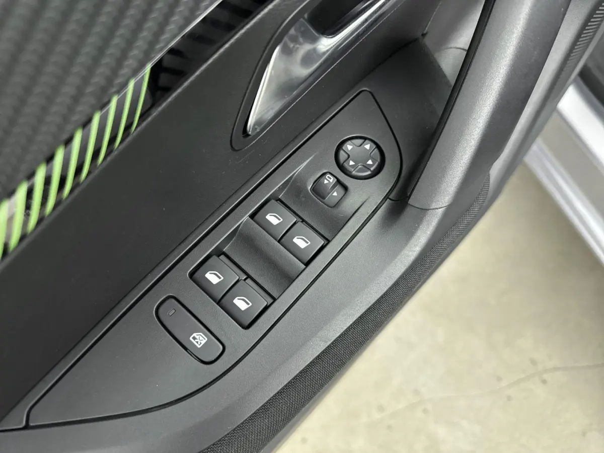 EV Active 50 kWh | ACCU 97% | 1ste eigenaar | Apple CarPlay | Cruise control | LED verlichting | Climate control |