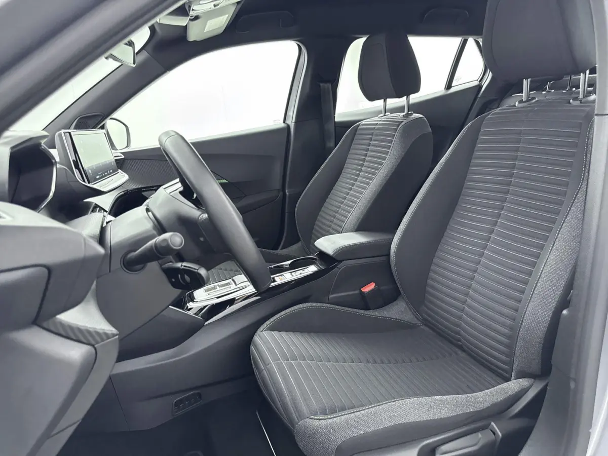 EV Active 50 kWh | ACCU 97% | 1ste eigenaar | Apple CarPlay | Cruise control | LED verlichting | Climate control |
