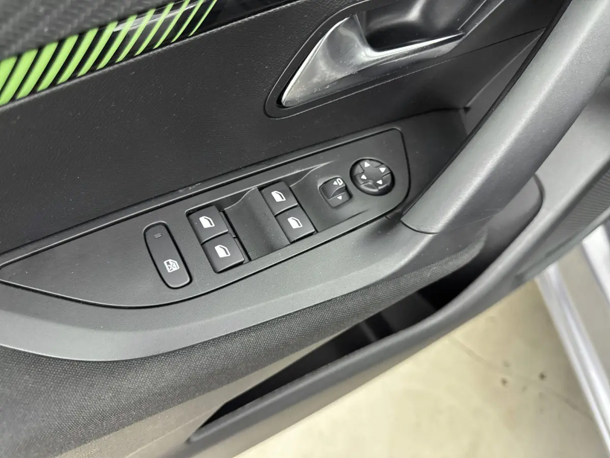 EV Active 50 kWh | ACCU 97% | 1ste eigenaar | Apple CarPlay | Cruise control | LED verlichting | Climate control |