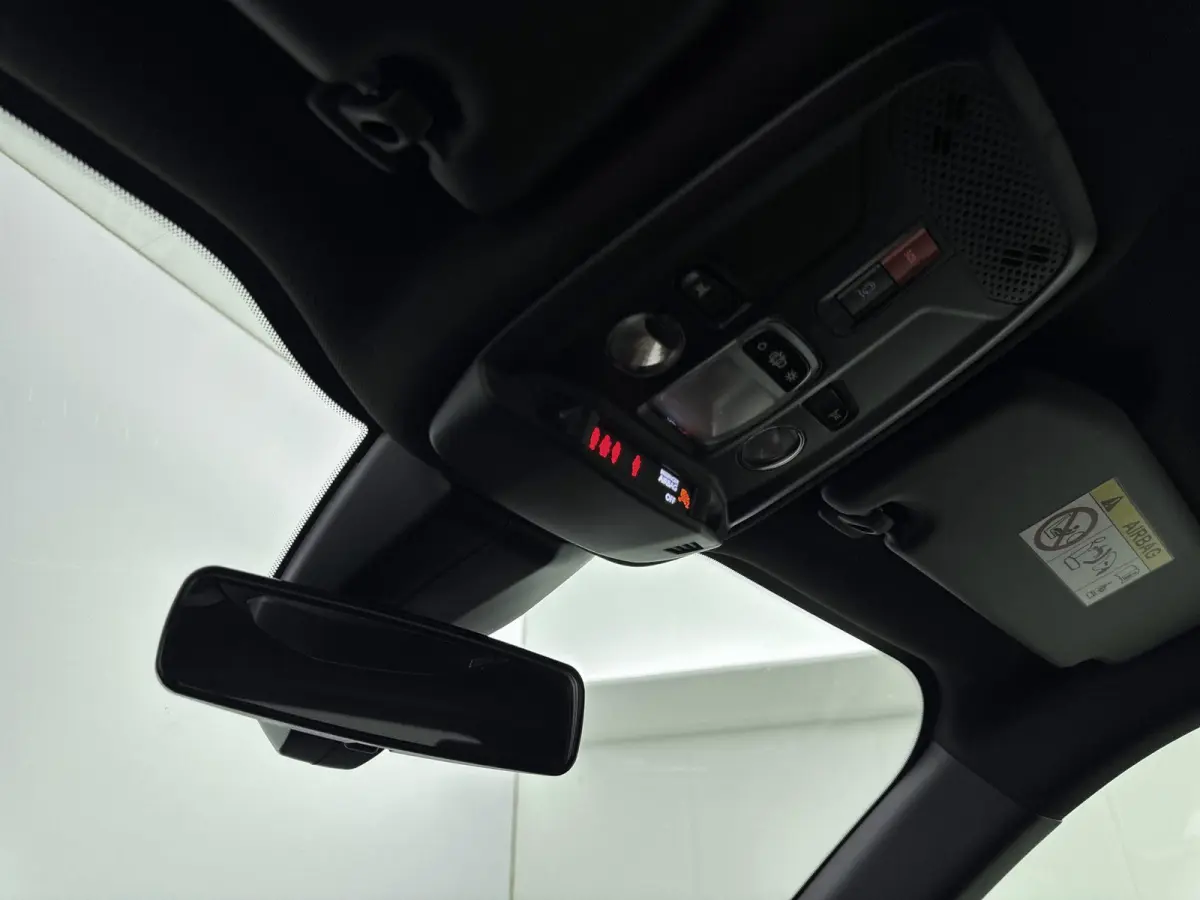 EV Active 50 kWh | ACCU 97% | 1ste eigenaar | Apple CarPlay | Cruise control | LED verlichting | Climate control |