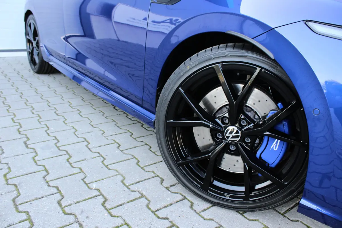 2.0 TSI R 4M R20 PERFORMANCE | 20 JAHRE | AKRAPOVIC | LEDER | PANO | H&K | CAMERA | ACC | LED IQ | 19"ESTORIL | 1E