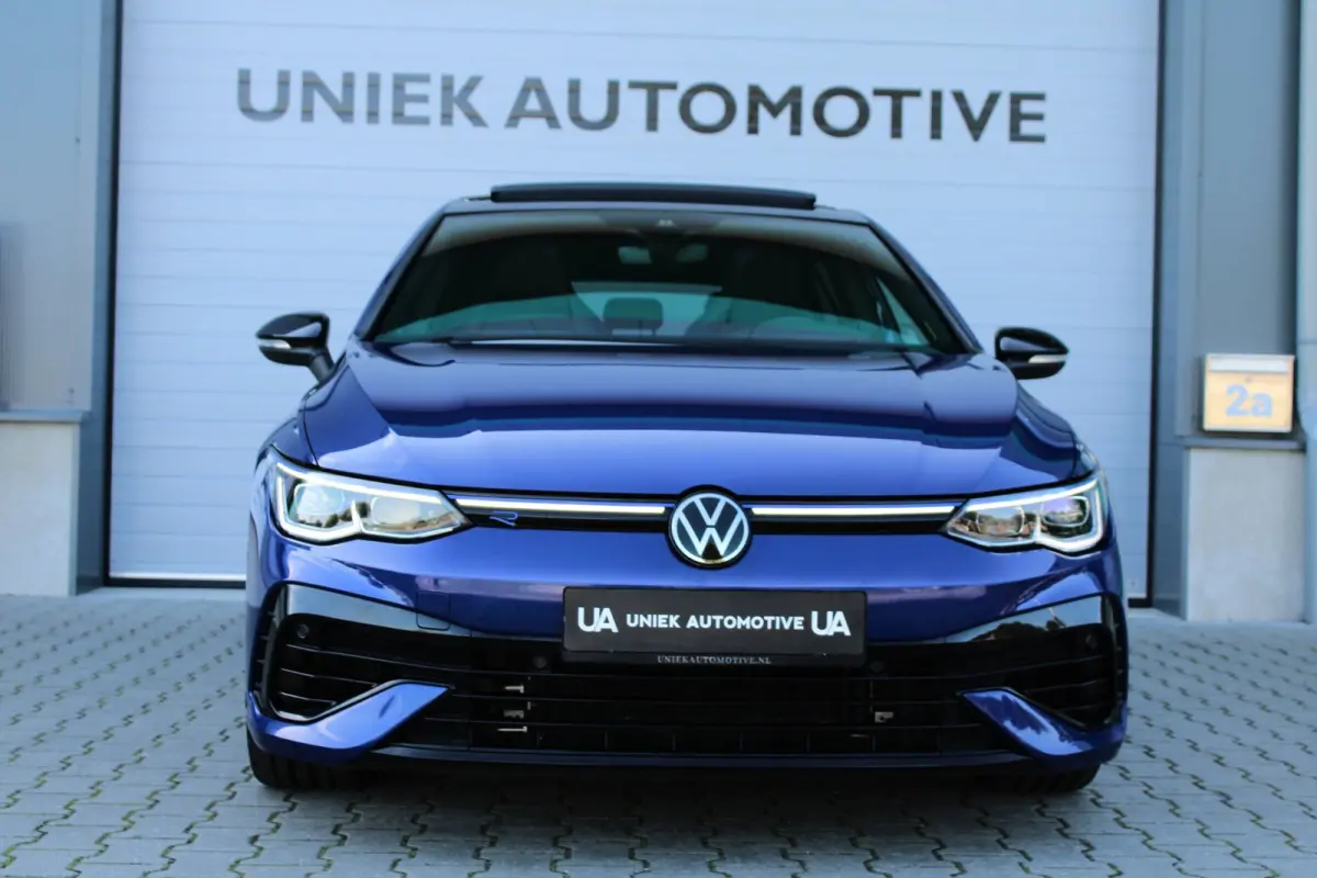 2.0 TSI R 4M R20 PERFORMANCE | 20 JAHRE | AKRAPOVIC | LEDER | PANO | H&K | CAMERA | ACC | LED IQ | 19"ESTORIL | 1E