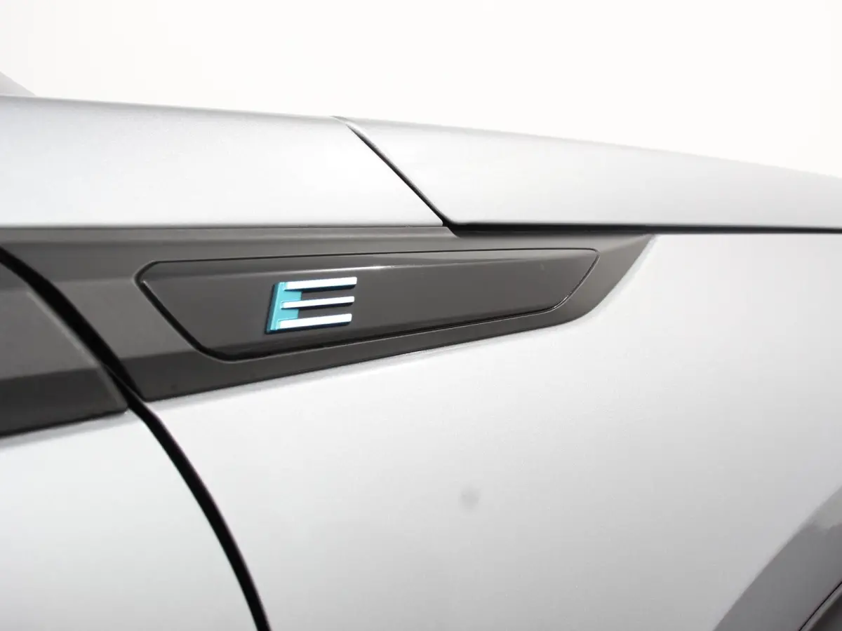 EV Allure 50 kWh Navigatie Apple Carplay Android Auto Camera Parkeerhulp Adaptive cruise control Dodehoekassistent Full Led Climate Control Virtual Cockpit Lichtmetalen velgen