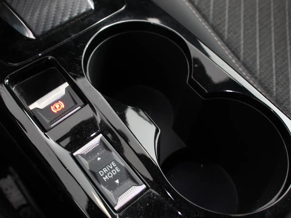 EV Allure 50 kWh Navigatie Apple Carplay Android Auto Camera Parkeerhulp Adaptive cruise control Dodehoekassistent Full Led Climate Control Virtual Cockpit Lichtmetalen velgen