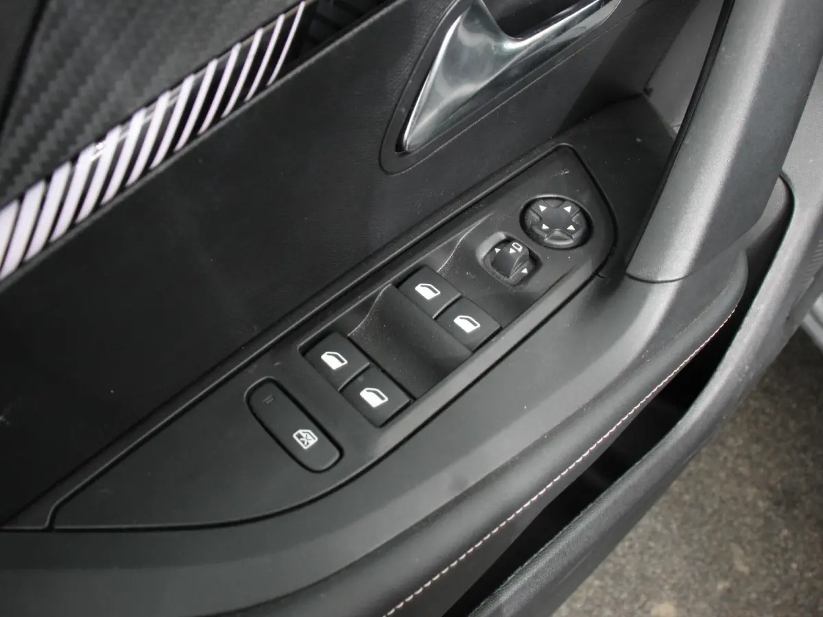 EV Allure 50 kWh Navigatie Apple Carplay Android Auto Camera Parkeerhulp Adaptive cruise control Dodehoekassistent Full Led Climate Control Virtual Cockpit Lichtmetalen velgen