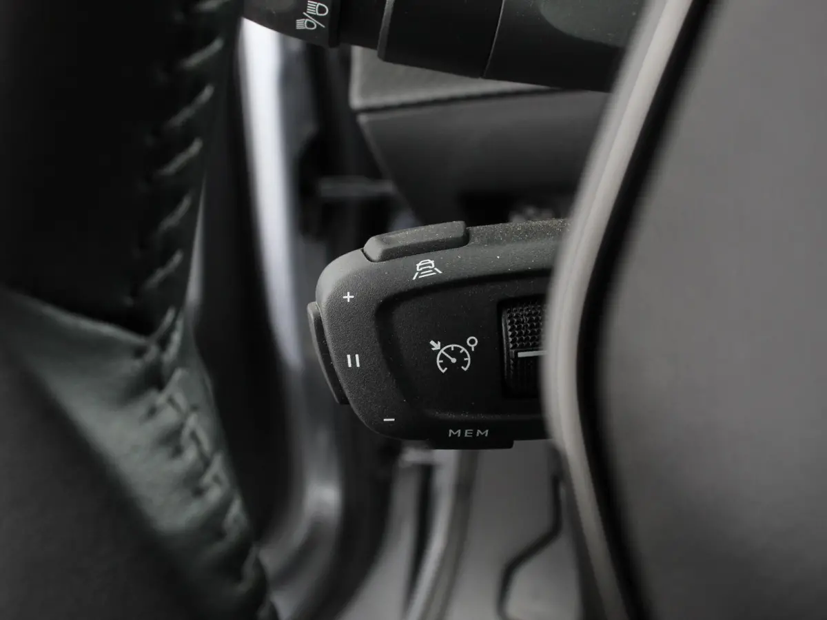 EV Allure 50 kWh Navigatie Apple Carplay Android Auto Camera Parkeerhulp Adaptive cruise control Dodehoekassistent Full Led Climate Control Virtual Cockpit Lichtmetalen velgen