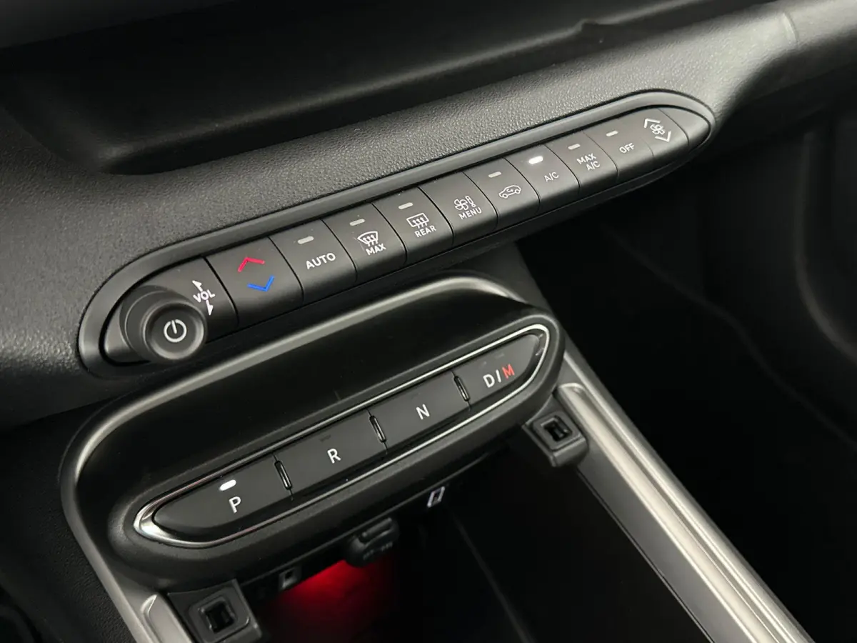 1.2 e-Hybrid Summit | DEMOVOORDEEL | Camera | Navigatie | Stoel&Stuur Verwarming| Elektrische Achterklep | JBL | 2+6 JAAR GARANTIE