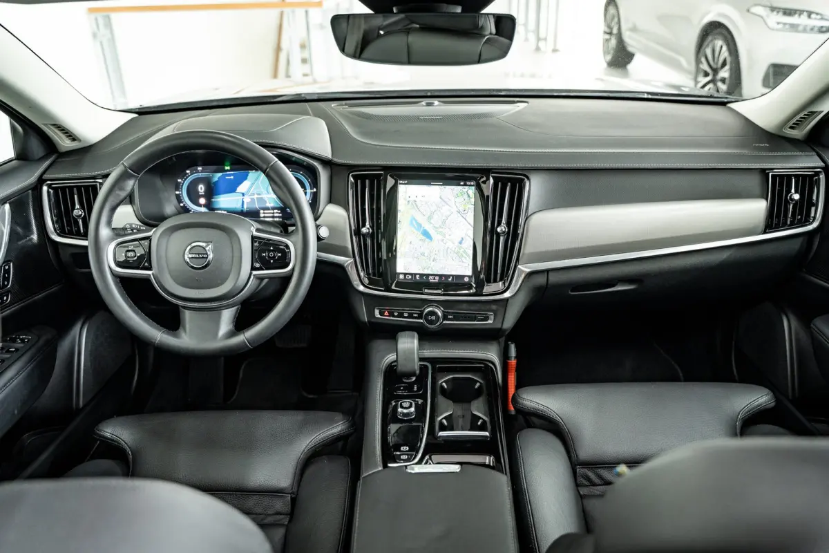 T6 350PK AWD Plus Dark | 360° | Panoramadak | 19" | Power Seats | HK Audio | Climate Pack
