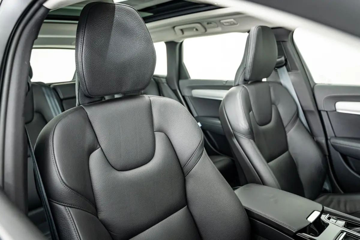 T6 350PK AWD Plus Dark | 360° | Panoramadak | 19" | Power Seats | HK Audio | Climate Pack