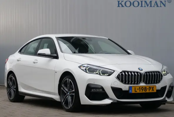 218i Business Edition 136 Pk Automaat M-pakket / Navi / DAB / Apple Carplay