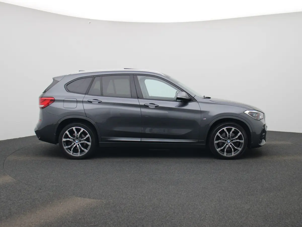 xDrive25e Executive | M-SPORT | Panoramadak | Harman Kardon | Sfeerverlichting | Apple Carplay / Android Auto | Stoelverwarming | Adaptive Cruise Control | Heads-Up | Elektrische Achterklep 