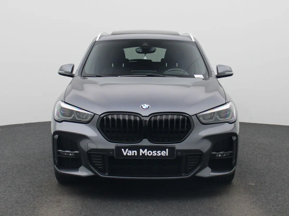 xDrive25e Executive | M-SPORT | Panoramadak | Harman Kardon | Sfeerverlichting | Apple Carplay / Android Auto | Stoelverwarming | Adaptive Cruise Control | Heads-Up | Elektrische Achterklep 