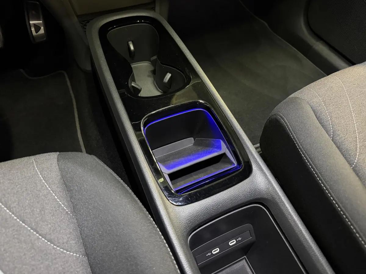 Pure 52 kWh 18"/SOH 99%/Adaptieve Cruise/Apple Carplay & Android Auto/DAB/Navigatie/Sfeerverlichting/Camera/Stuur + stoelverwarming