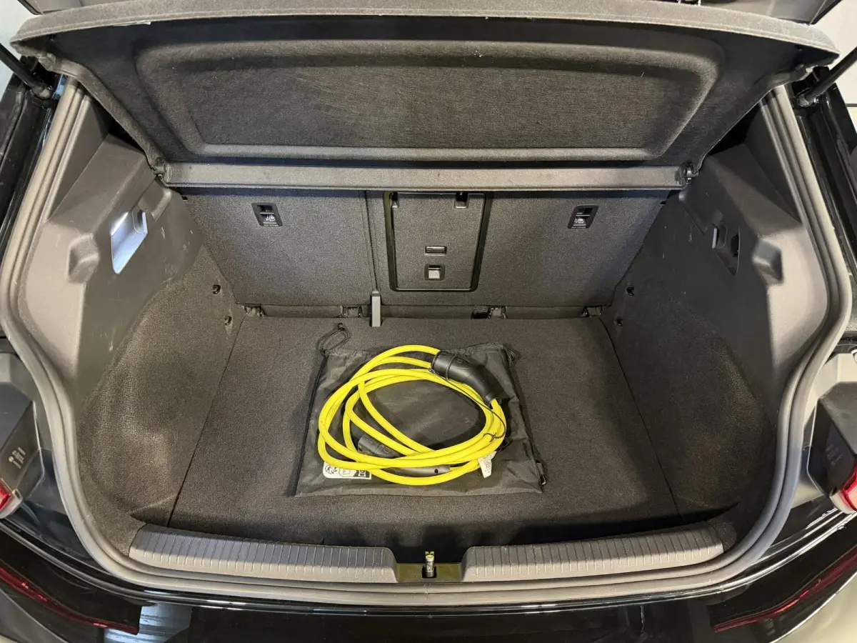 Pure 52 kWh 18"/SOH 99%/Adaptieve Cruise/Apple Carplay & Android Auto/DAB/Navigatie/Sfeerverlichting/Camera/Stuur + stoelverwarming