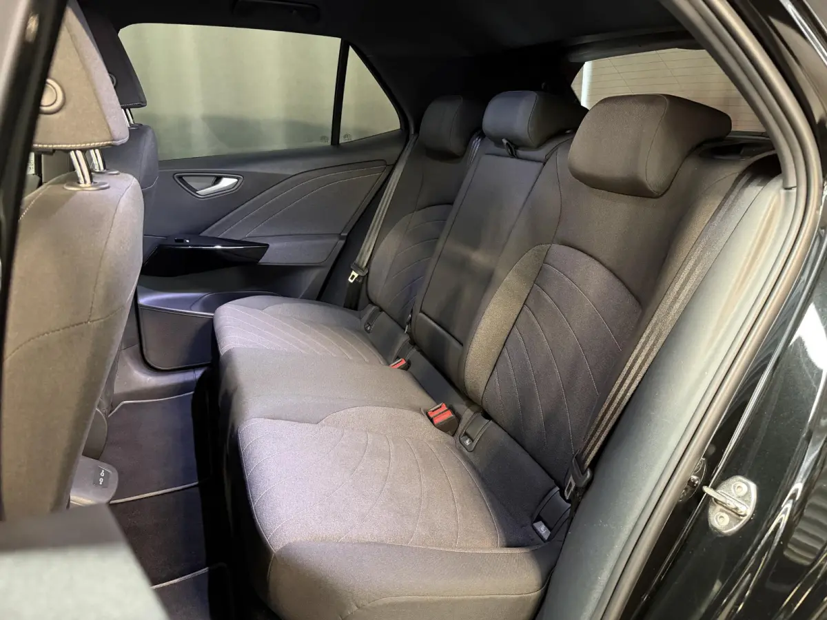 Pure 52 kWh 18"/SOH 99%/Adaptieve Cruise/Apple Carplay & Android Auto/DAB/Navigatie/Sfeerverlichting/Camera/Stuur + stoelverwarming