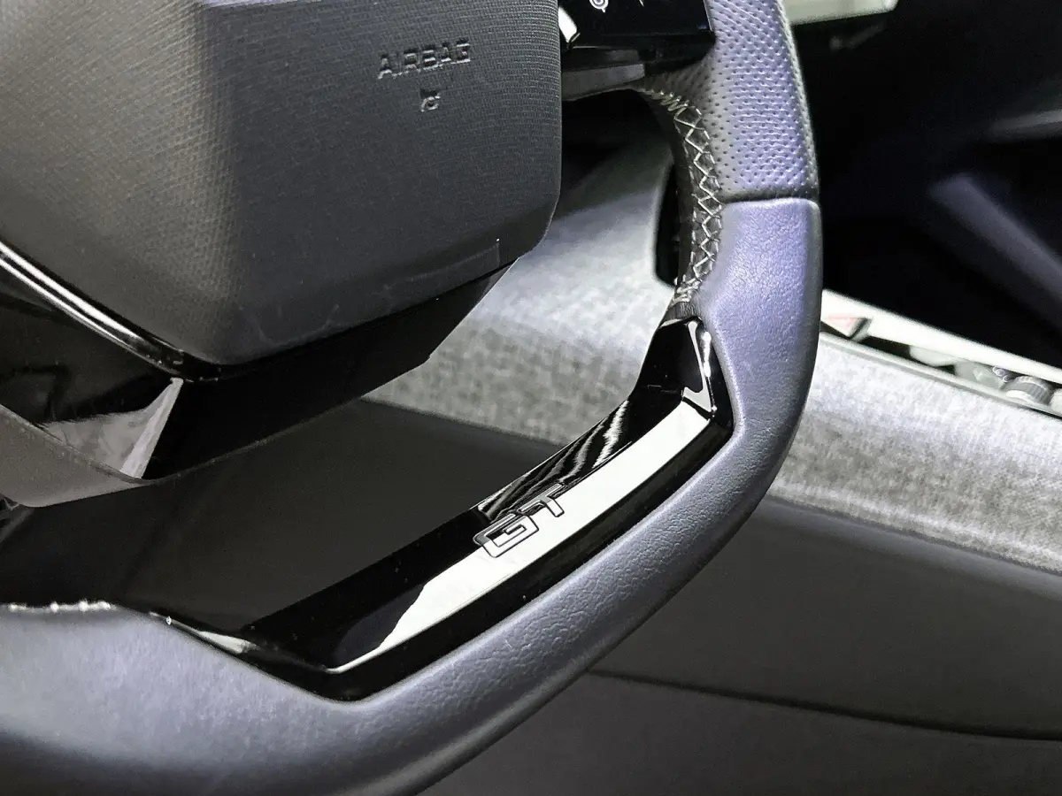 GT 73 kWh | ACCU 97% | Navigatie | Alcantara Bekleding | Achteruitrijcamera | Elektrische Achterklep | Apple Carplay / Android Auto |
