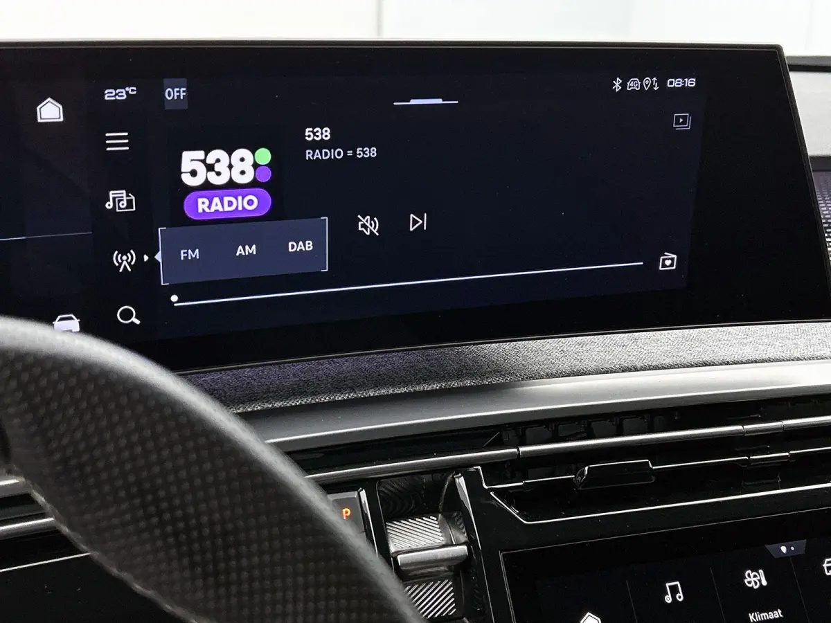 GT 73 kWh | ACCU 97% | Navigatie | Alcantara Bekleding | Achteruitrijcamera | Elektrische Achterklep | Apple Carplay / Android Auto |