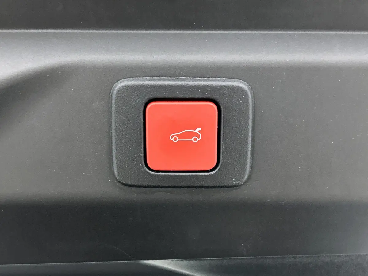 GT 73 kWh | ACCU 97% | Navigatie | Alcantara Bekleding | Achteruitrijcamera | Elektrische Achterklep | Apple Carplay / Android Auto |