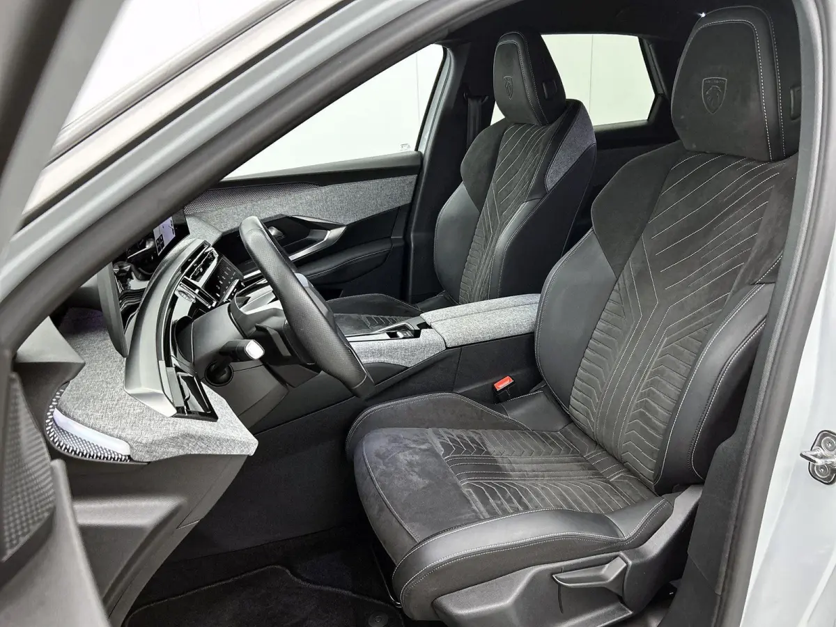 GT 73 kWh | ACCU 97% | Navigatie | Alcantara Bekleding | Achteruitrijcamera | Elektrische Achterklep | Apple Carplay / Android Auto |