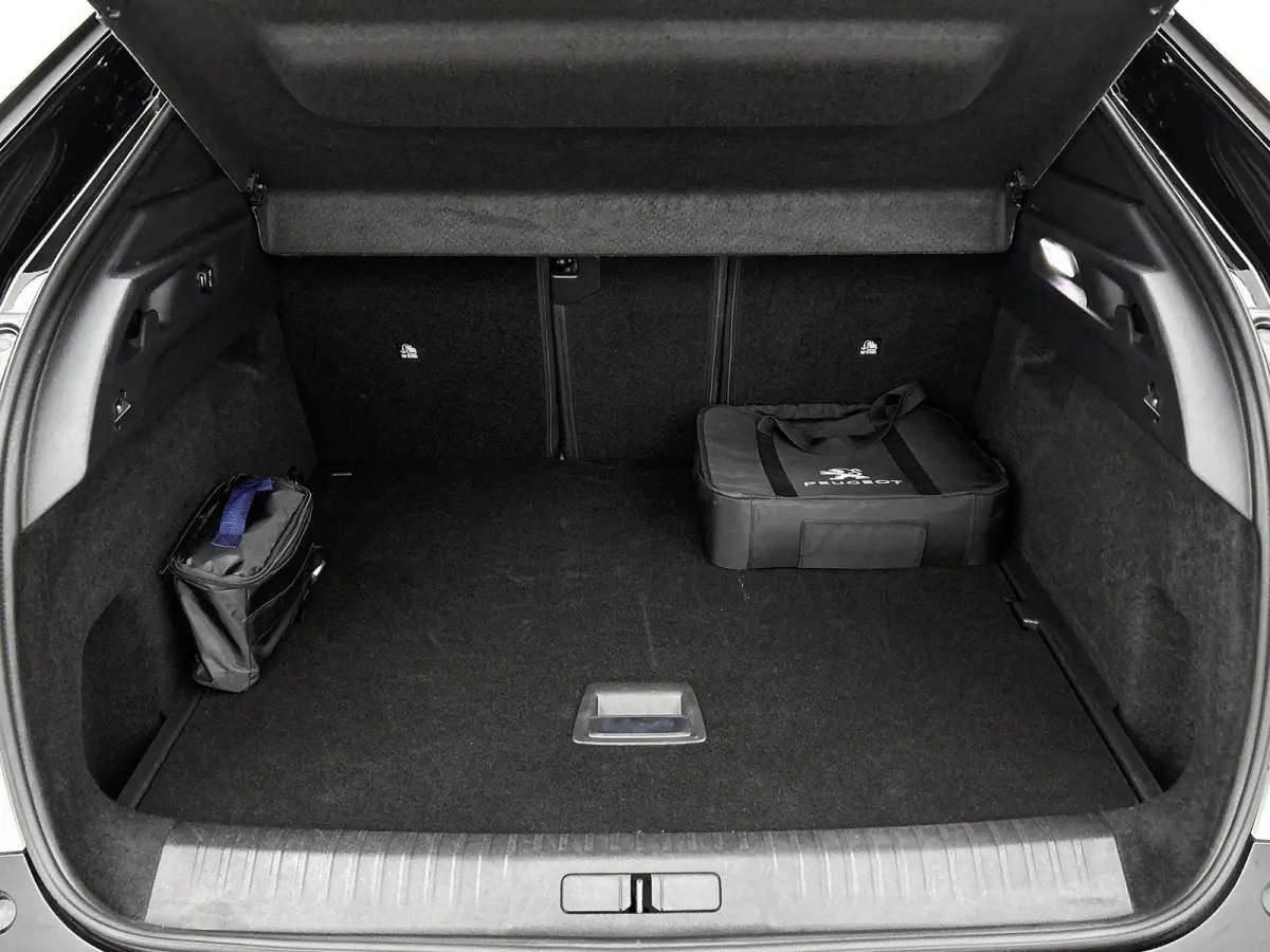 GT 73 kWh | ACCU 97% | Navigatie | Alcantara Bekleding | Achteruitrijcamera | Elektrische Achterklep | Apple Carplay / Android Auto |