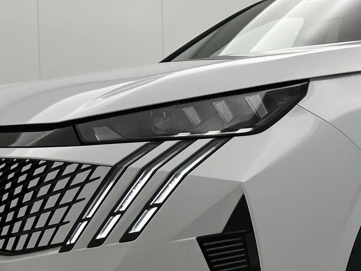 GT 73 kWh | ACCU 97% | Navigatie | Alcantara Bekleding | Achteruitrijcamera | Elektrische Achterklep | Apple Carplay / Android Auto |