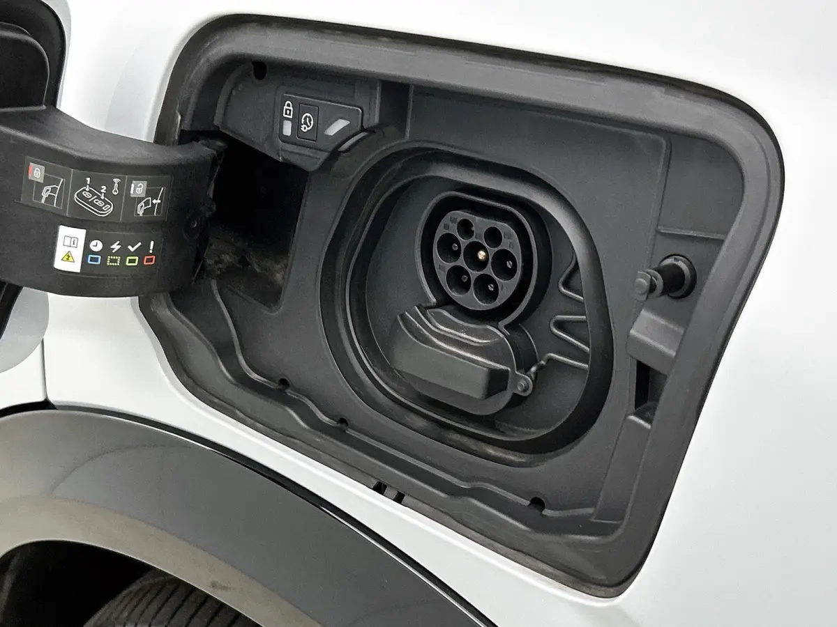 GT 73 kWh | ACCU 97% | Navigatie | Alcantara Bekleding | Achteruitrijcamera | Elektrische Achterklep | Apple Carplay / Android Auto |