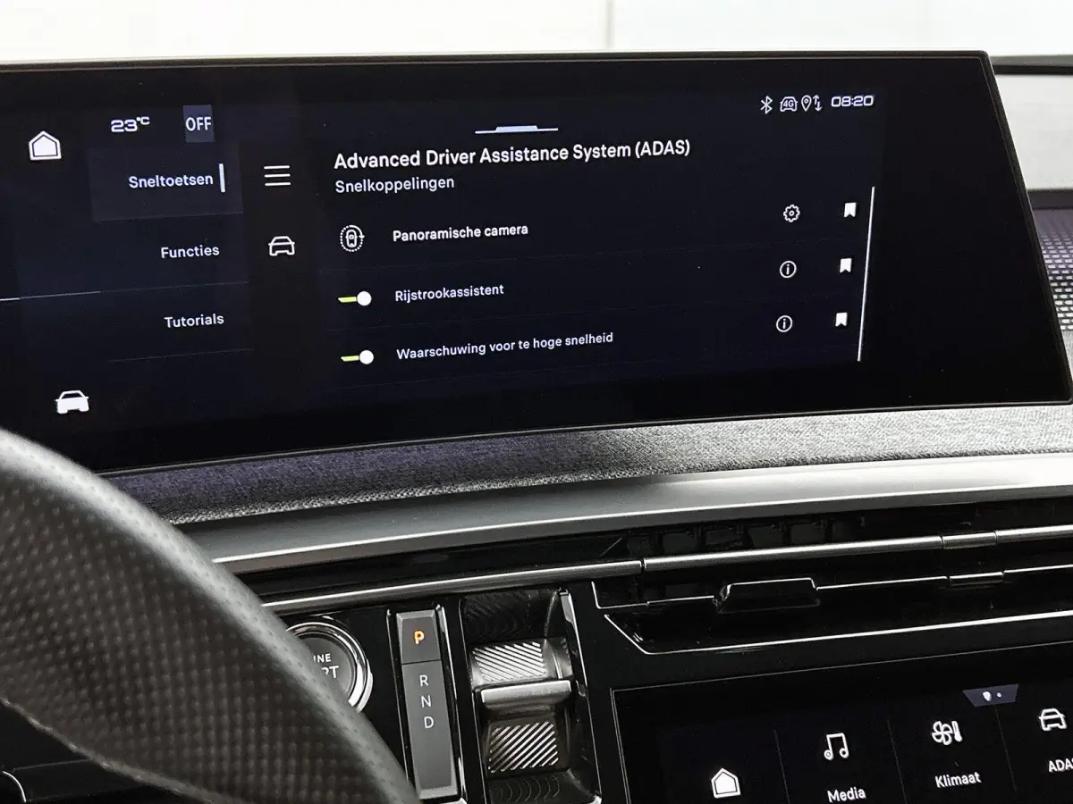 GT 73 kWh | ACCU 97% | Navigatie | Alcantara Bekleding | Achteruitrijcamera | Elektrische Achterklep | Apple Carplay / Android Auto |