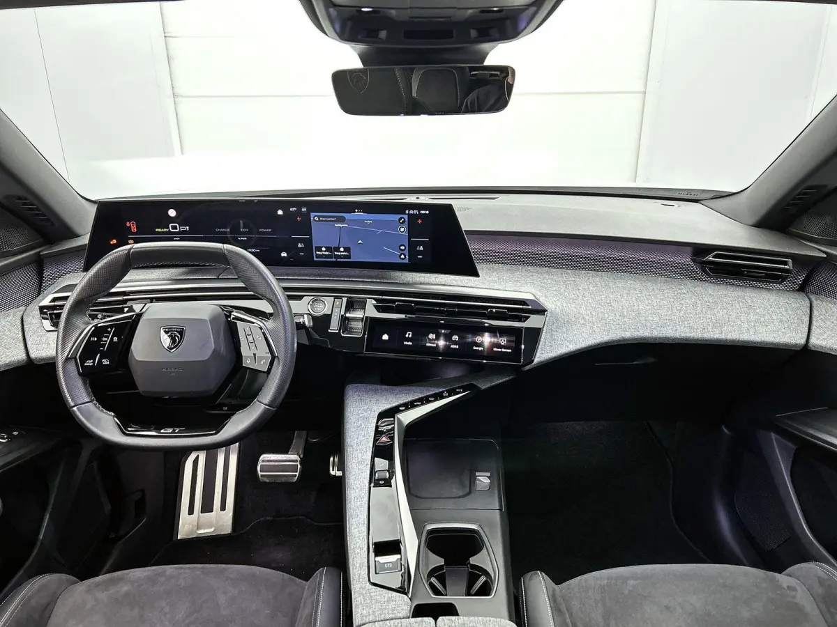 GT 73 kWh | ACCU 97% | Navigatie | Alcantara Bekleding | Achteruitrijcamera | Elektrische Achterklep | Apple Carplay / Android Auto |
