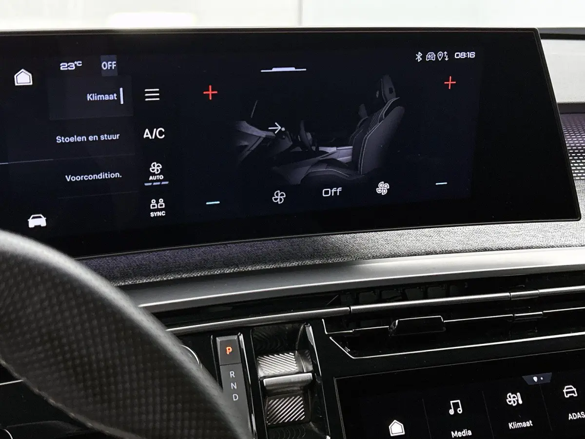 GT 73 kWh | ACCU 97% | Navigatie | Alcantara Bekleding | Achteruitrijcamera | Elektrische Achterklep | Apple Carplay / Android Auto |
