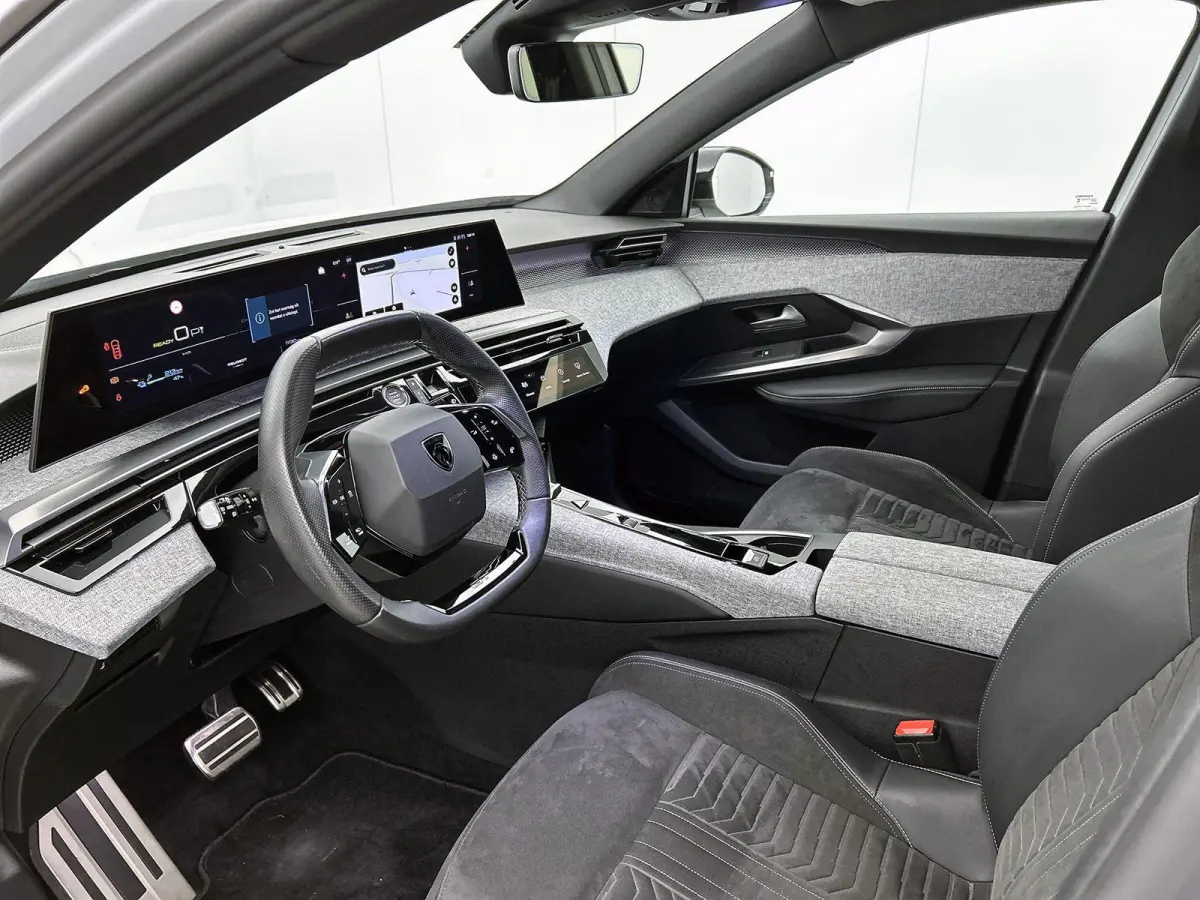 GT 73 kWh | ACCU 97% | Navigatie | Alcantara Bekleding | Achteruitrijcamera | Elektrische Achterklep | Apple Carplay / Android Auto |