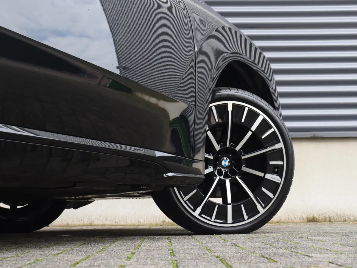 50 xDrive | Direct Beschikbaar! | M Sportpakket | Panodak | Head-Up | Trekhaak | Driving Assistant Plus | Harman Kardon | Parking Assistant Prof. | SoH 100% | 22'' LMV