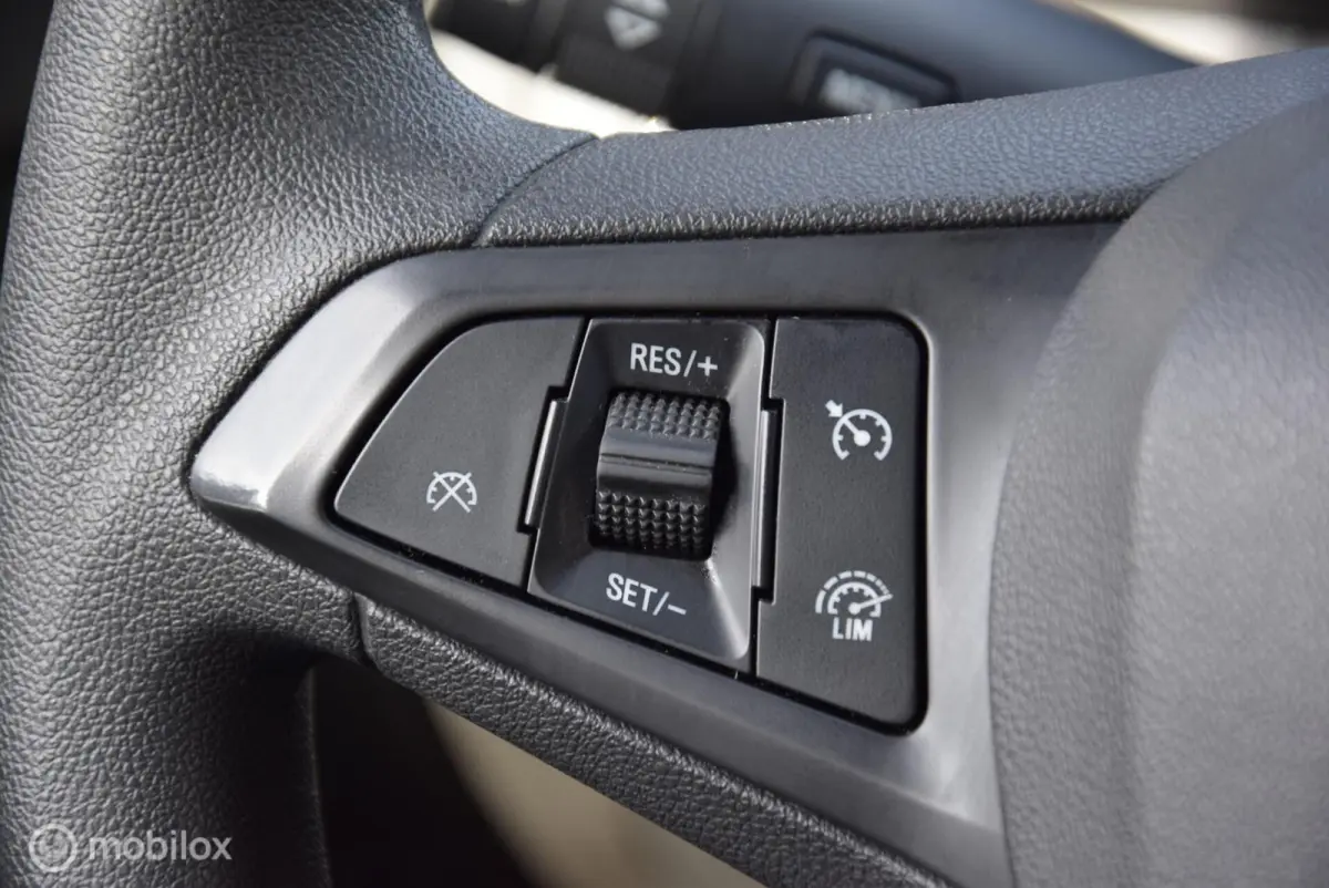 1.0 Online Edition Navi Cruise Control & Apple Carplay