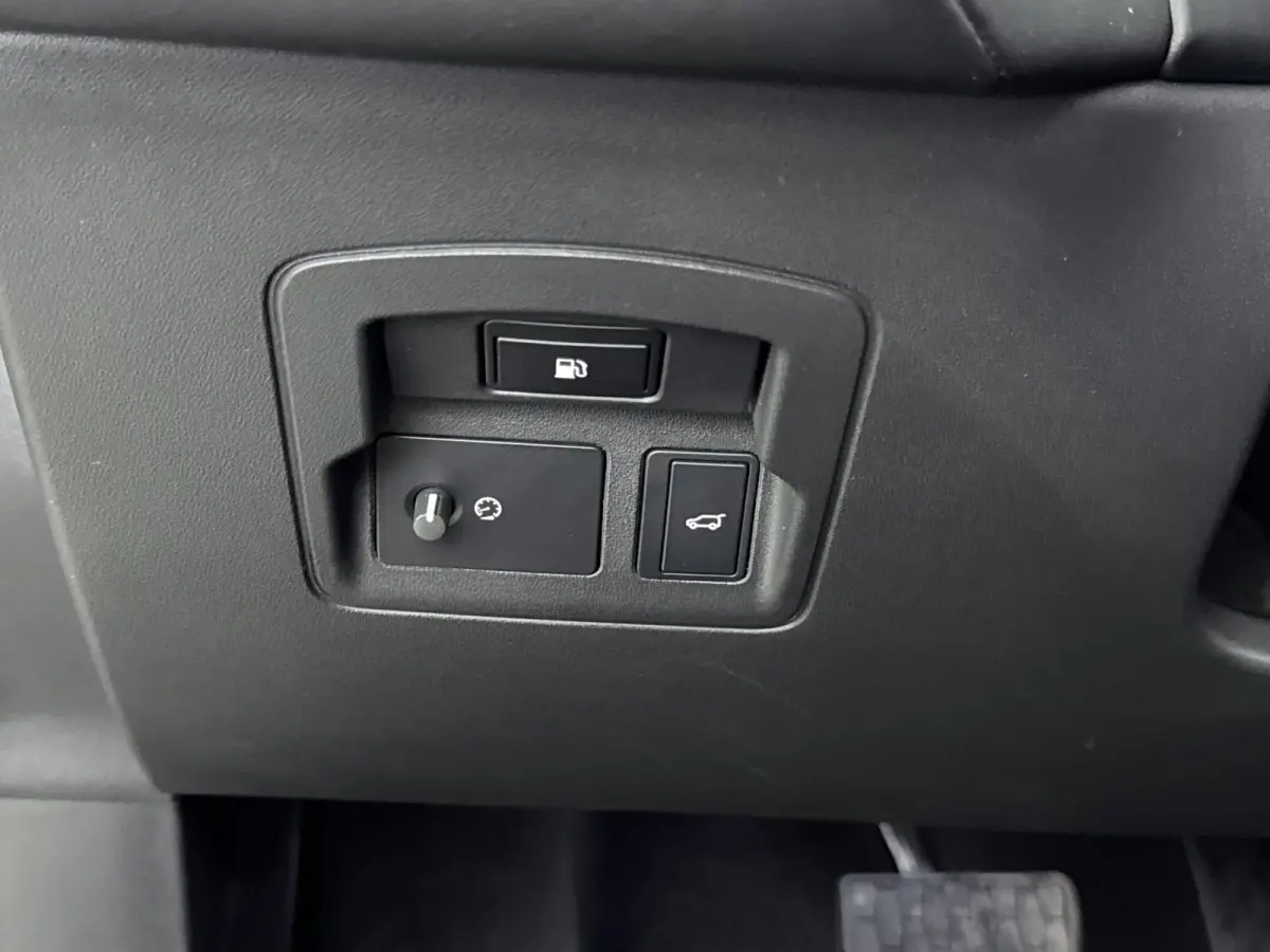 2.0 P400e Edition | Facelift | Alarm klasse 5 | PDC V+A en camera | Panoramadak | 20 inch LM | Keyless |