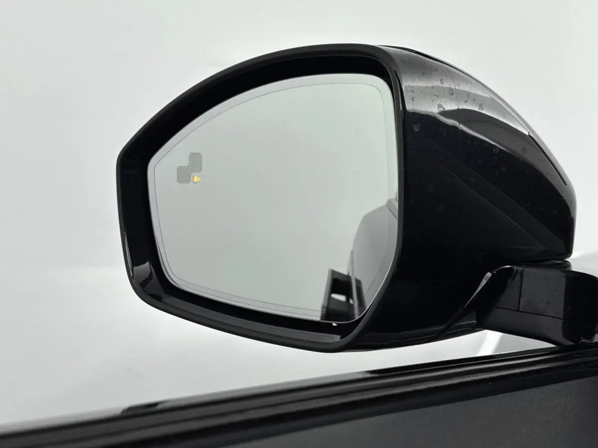 2.0 P400e Edition | Facelift | Alarm klasse 5 | PDC V+A en camera | Panoramadak | 20 inch LM | Keyless |