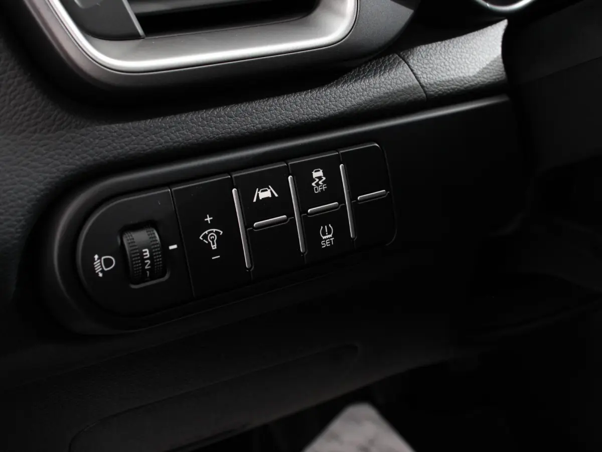 1.0 T-GDi 120pk DynamicLine Navigatie Apple Carplay/Android Auto Camera Parkeersensoren achter Adaptive Cruise Control Ledverlichting Climate Control