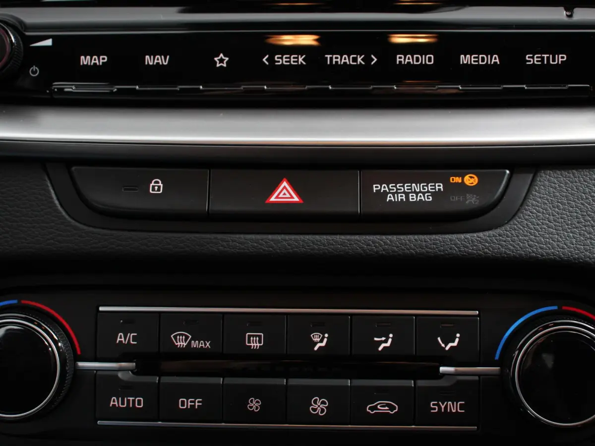 1.0 T-GDi 120pk DynamicLine Navigatie Apple Carplay/Android Auto Camera Parkeersensoren achter Adaptive Cruise Control Ledverlichting Climate Control