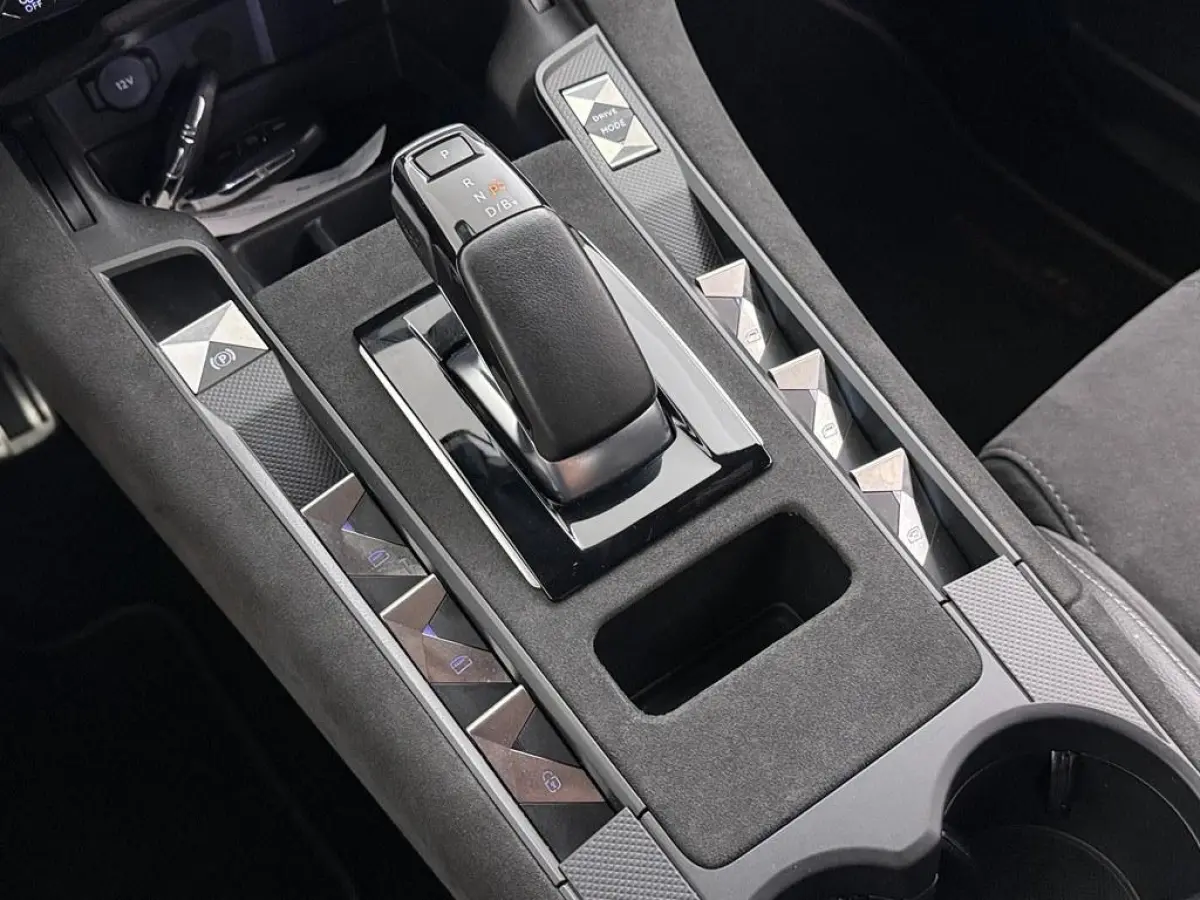 Plug-in Hybrid 225pk Performance Line Alcantara/ Nav/Camera/Vc/Dab/Led