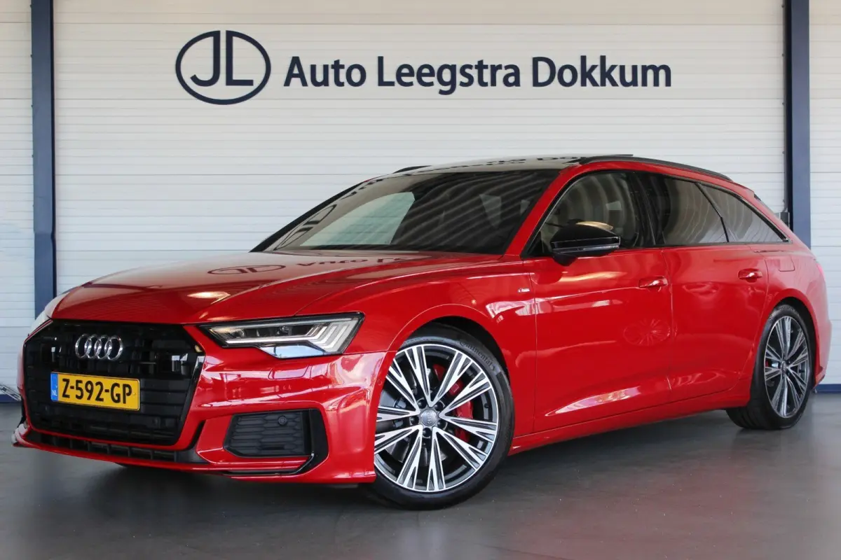 55 TFSI e Quattro Competition Tangorot Metallic | RS-stoelen | Black Optic | Head-Up | Camera | Pano | Adapt. Cruise | Trekhaak | Stoel/Stuurverw. | Carplay | Memory | Sfeerverl. | 20" LMV |