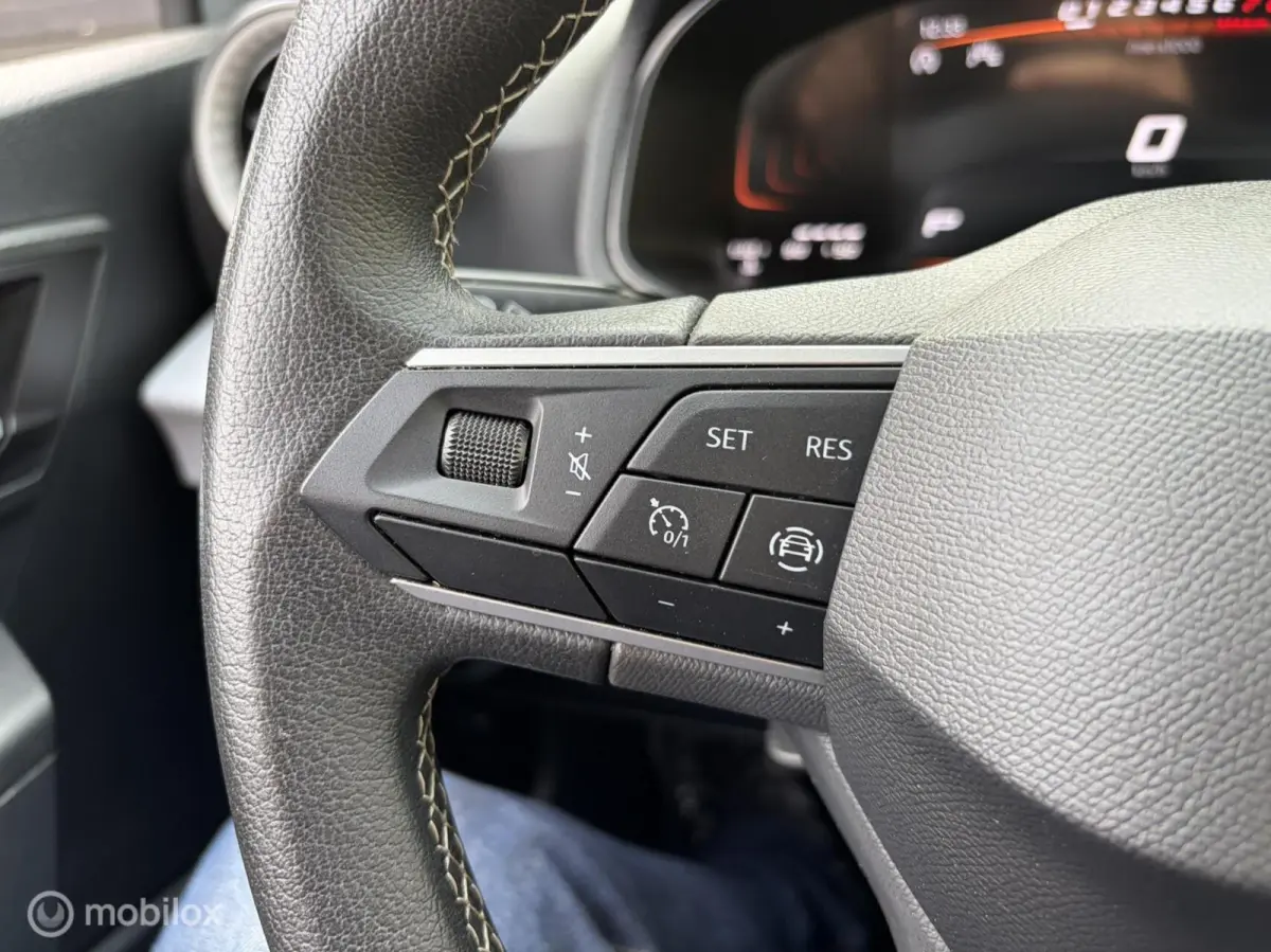 1.0 TSI Style AUTOMAAT 110 PK / Clima / Carplay / LM / 43.879 KM