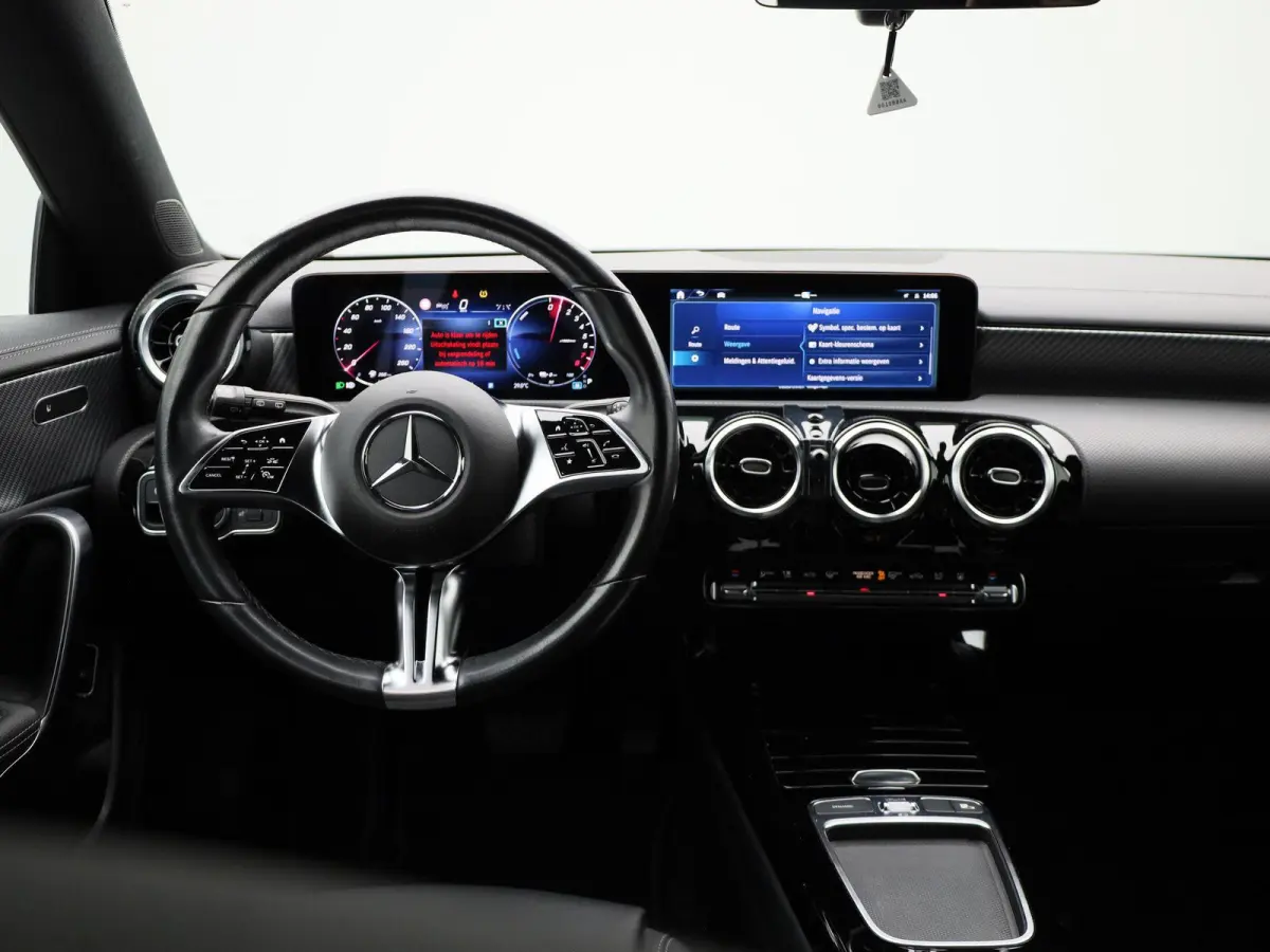 250 e Luxury Line | Automaat | Stuurverwarming | Apple Carplay / Android Auto | Adaptive Cruise Control | Trekhaak | Camera | Navigatie | Virtual Cockpit | Stoelverwarming | Elektrische Acht